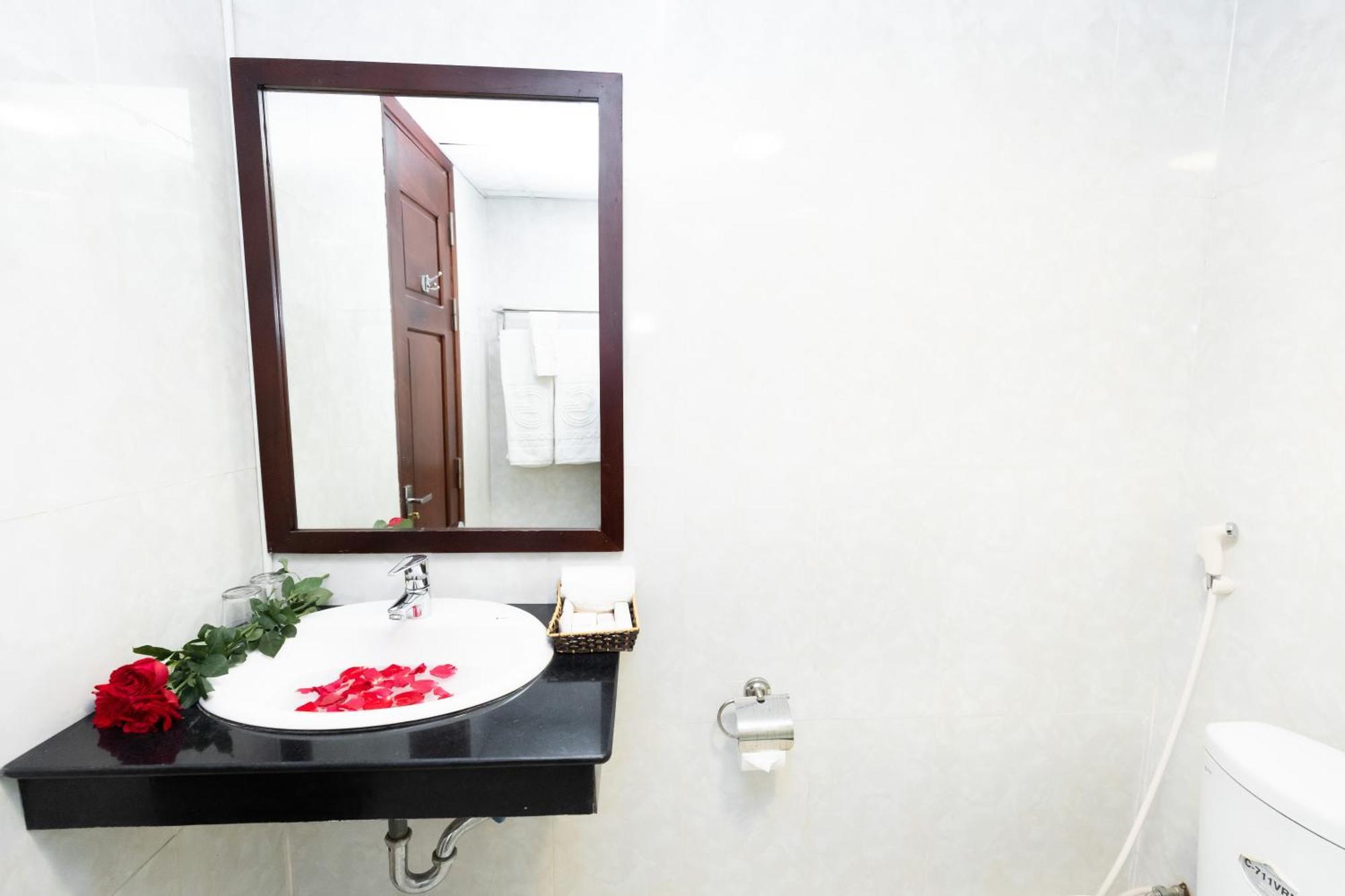 Golden Quang Tri Hotel Dong Ha Экстерьер фото